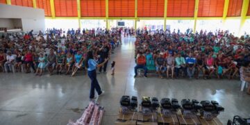 Deputada leva mais de 1,1 mil atendimentos à Nova Olinda do Norte