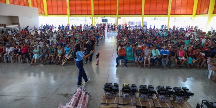 Deputada leva mais de 1,1 mil atendimentos à Nova Olinda do Norte