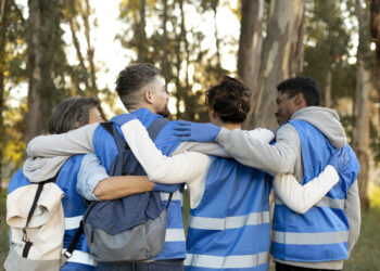 Dia Internacional do Voluntário: Pequenos gestos, grandes mudanças; especialista destaca impacto do voluntariado na saúde mental