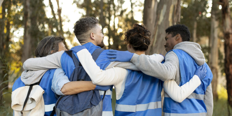 Dia Internacional do Voluntário: Pequenos gestos, grandes mudanças; especialista destaca impacto do voluntariado na saúde mental