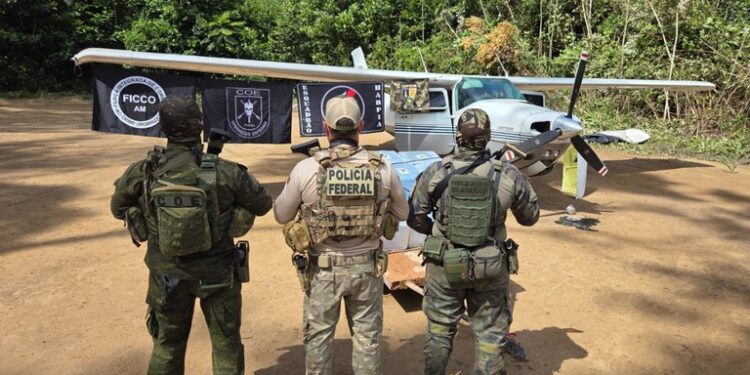 Polícias e FAB apreendem cocaína pura que saiu da Bolívia em voo clandestino no Amazonas