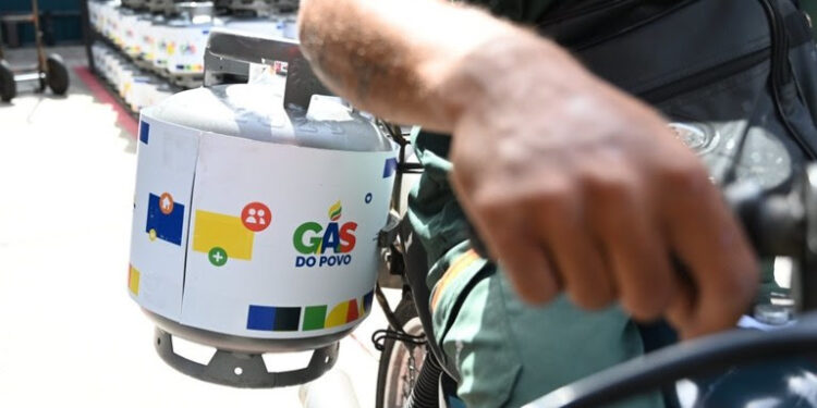 Capital do Amazonas tem mais de 183,1 mil famílias contempladas pelo Gás do Povo