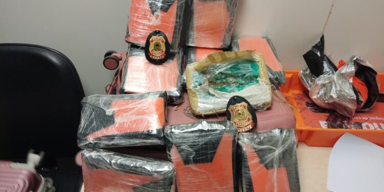 Polícia Federal prende mulher por tráfico no Aeroporto de Manaus