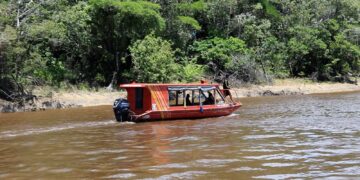 Bombeiros percorrer mais de 212 km pelo rio Amazonas em busca de desaparecidos