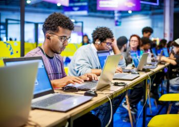 IBM SkillsBuild e CIEE oferecem cursos gratuitos de tecnologia com certificado