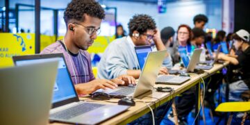 IBM SkillsBuild e CIEE oferecem cursos gratuitos de tecnologia com certificado