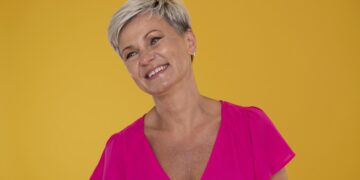 Grisalhos em alta: mulheres transformam cabelos brancos em símbolo de autonomia e autoestima