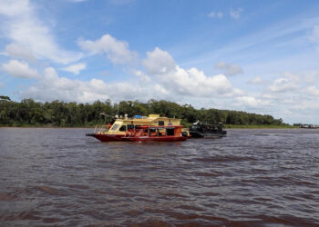 Corpo de Bombeiros segue buscas por desaparecidos em naufrágio no Amazonas