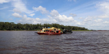 Corpo de Bombeiros segue buscas por desaparecidos em naufrágio no Amazonas