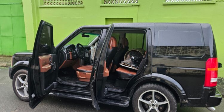 Manaus: Polícia apreende drogas avaliadas em R$ 3 milhões dentro de carro de luxo