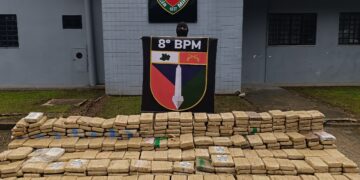 PMs trocam tiros com traficantes e apreendem 800 kg de drogas no Amazonas
