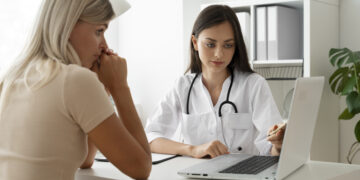 Fevereiro Roxo: como a fisioterapia ajuda no tratamento da fibromialgia