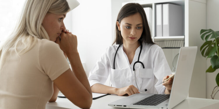 Fevereiro Roxo: como a fisioterapia ajuda no tratamento da fibromialgia