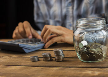 Salário mínimo já não cobre o básico e exige escolhas difíceis para milhões de brasileiros