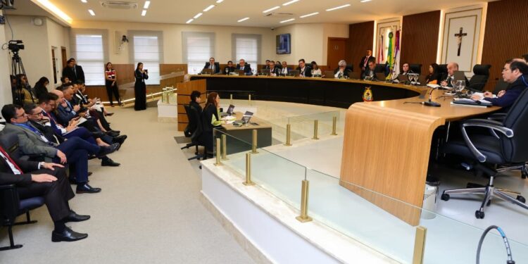 TCE-AM nega recursos e mantém condenação e multas contra gestores de Envira, Nova Olinda e Barcelos