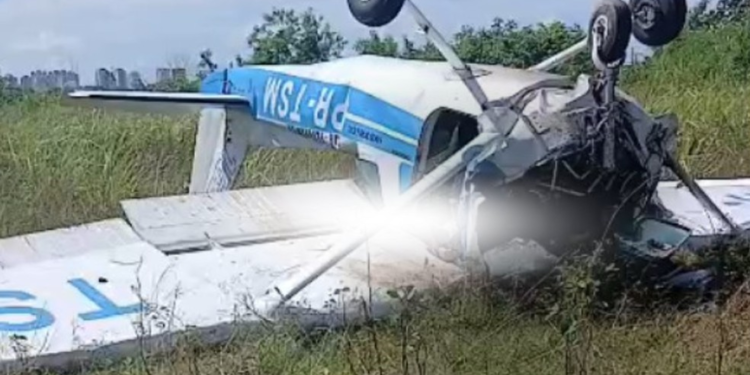 Avião cai no aeroclube de Manaus e mata piloto