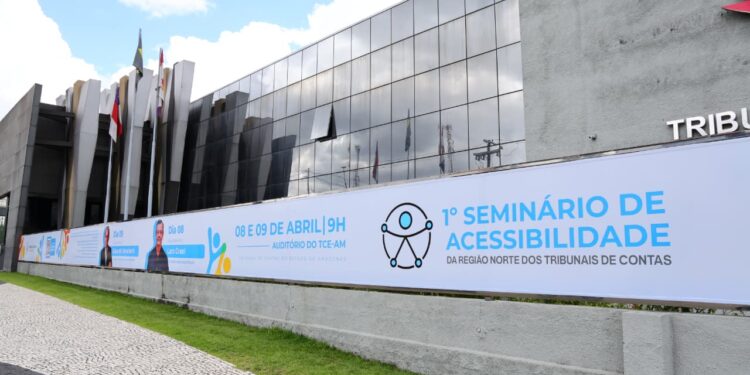 TCE-AM leva serviços e orientação a pessoas com deficiência em seminário inédito