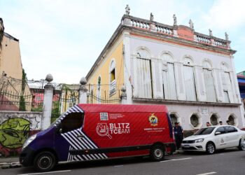 TCE vistoria escolas históricas de Manaus em blitz