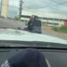 PMs auxiliam cadeirante em ladeira da zona norte de Manaus