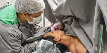 Parto raro de trigêmeos é realizado em maternidade de Manaus