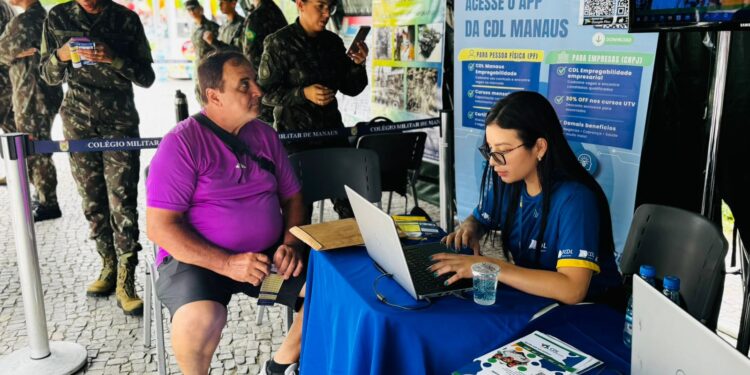 CDL Manaus leva serviços gratuitos e oportunidades de emprego em ação do Exército