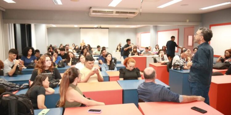 Sindicato dos Jornalistas debate sobre a Lei do Multimídia em universidade de Manaus