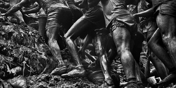 Às vésperas do 1º de Maio, exposição “Trabalhadores”, de Sebastião Salgado, chama atenção para o debate sobre trabalho digno no Brasil