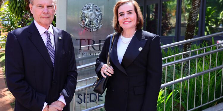 Presidente do TCE-AM prestigia posse da nova mesa diretora do TRF-1