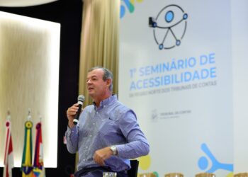 Lars Grael leva mensagem de superação ao seminário de acessibilidade do TCE-AM