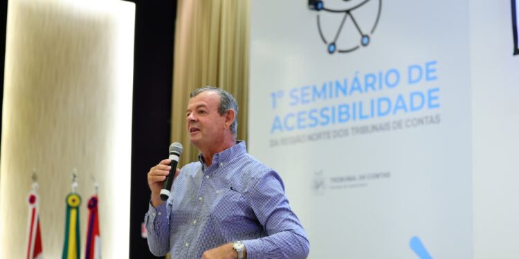Lars Grael leva mensagem de superação ao seminário de acessibilidade do TCE-AM