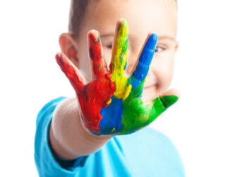 Abril Azul: a importância do debate sobre desafios enfrentados por adultos com TEA