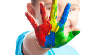 Abril Azul: a importância do debate sobre desafios enfrentados por adultos com TEA