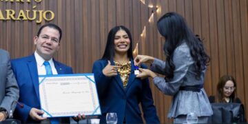 Marciele Albuquerque é homenageada com a Medalha Ruy Araújo e o Título de Cidadã do Amazonas