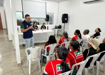 Defensoria do Amazonas leva escuta especializada a pessoas idosas no bairro Tarumã
