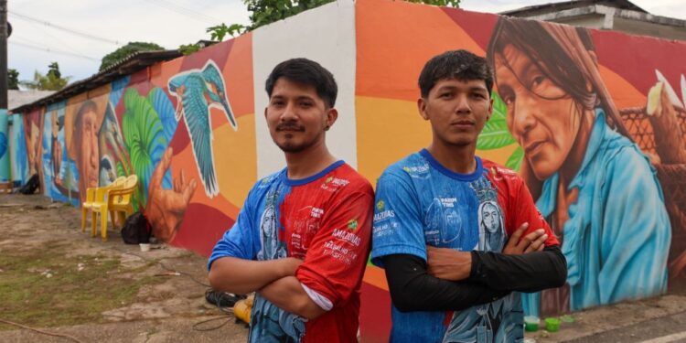 Em Parintins, artistas transformam muros em memória viva com histórias, valorização cultural e identidade amazônica