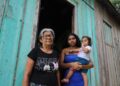 Em comunidade ribeirinha de Borba, mãe solo busca a Defensoria para dar entrada no pedido de pensão da filha 