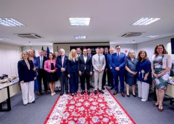 Cidade defende desenvolvimento sustentável no AM em reunião com europeus
