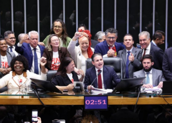 Câmara dos Deputados aprova, em dois turnos, PEC pelo fim da escala 6×1