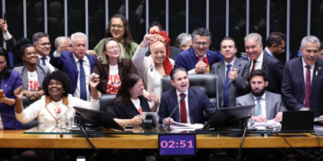 Câmara dos Deputados aprova, em dois turnos, PEC pelo fim da escala 6×1