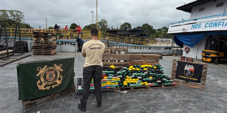 Polícia Federal apreende 237 kg de drogas e prende 1 em Tabatinga (AM)