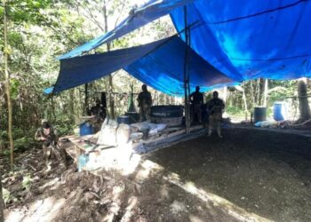 Militares do Brasil e Peru desarticulam laboratório de cocaína em território peruano