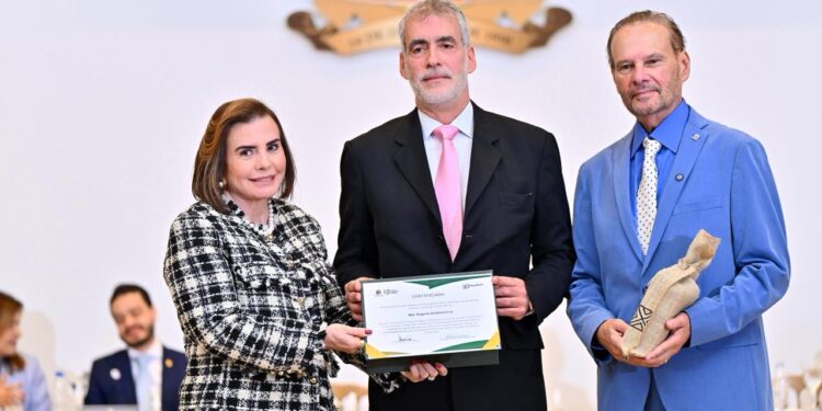 “Democracia sem controle não é democracia”, diz ministro do STJ em seminário no TCE-AM