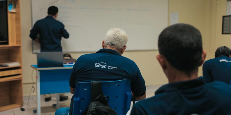 Sesc Amazonas abre vagas gratuitas para EJA em Manaus