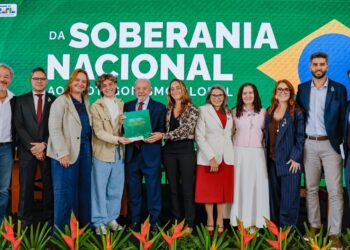 Jovem extrativista leva demandas dos territórios tradicionais a presidente Lula