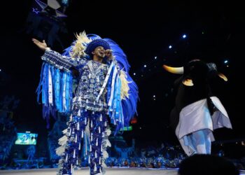 Boi Caprichoso abre primeira noite celebrando Parintins e as raízes de seu povo