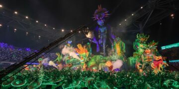 Boi Caprichoso exalta os guardiões da floresta na segunda noite de apresentações