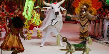 Parintins: Garantido encerra segunda noite celebrando a diversidade e os laços ancestrais