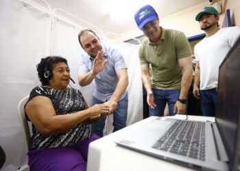 Roberto Cidade acompanha serviços e entregas na zona oeste de Manaus