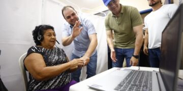Roberto Cidade acompanha serviços e entregas na zona oeste de Manaus