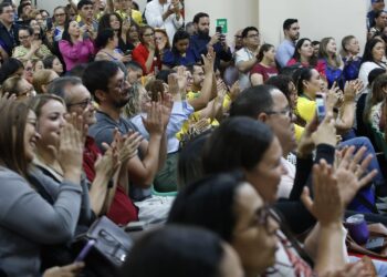 Roberto Cidade garante reajuste da data-base para servidores da Educação e projeta pagamento do Fundeb